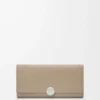 Cartera continental Pebble en piel de becerro mini grano color arcilla Cartera continental Pebble en piel de becerro mini grano color arcilla