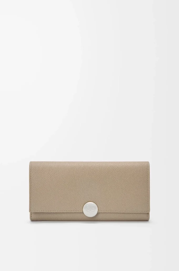 Cartera continental Pebble en piel de becerro mini grano color arcilla Cartera continental Pebble en piel de becerro mini grano color arcilla