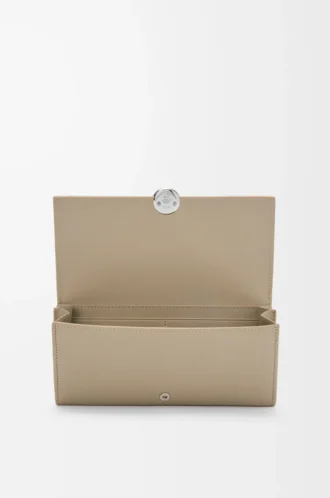 Cartera continental Pebble en piel de becerro mini grano color arcilla