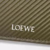 Cartera doble en piel de becerro clásica texturizada Dark Khaki Cartera doble en piel de becerro clásica texturizada Dark Khaki