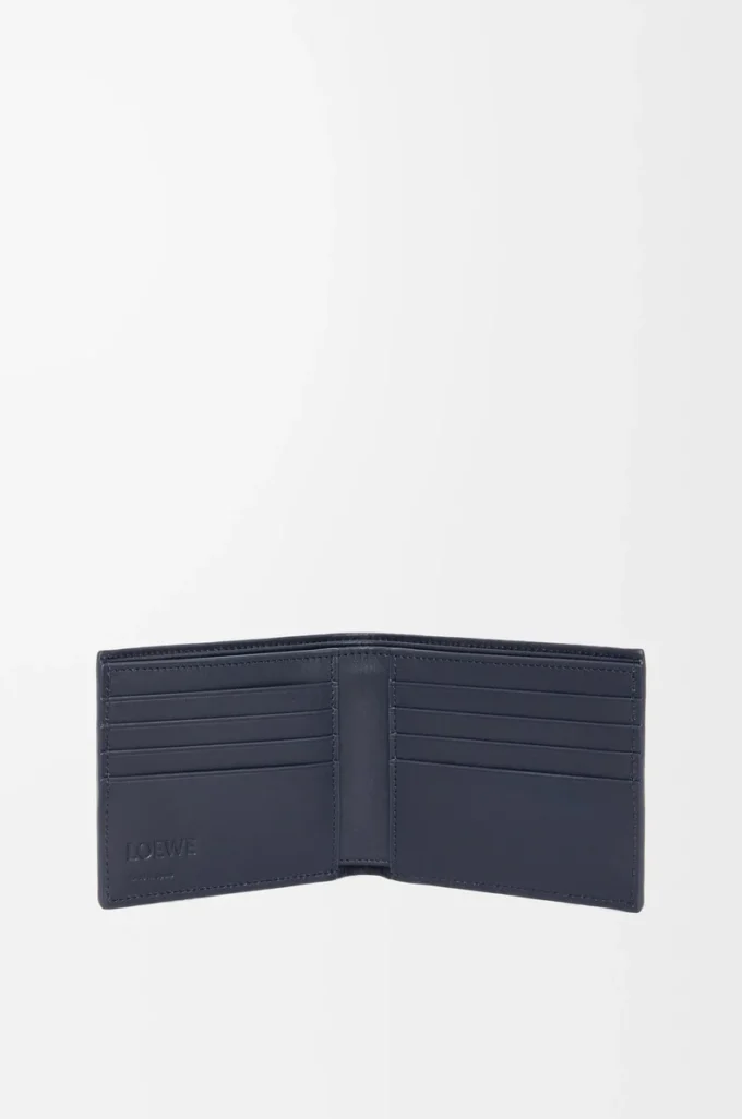 Cartera doble en piel de becerro clásica texturizada Deep Navy Cartera doble en piel de becerro clásica texturizada Deep Navy