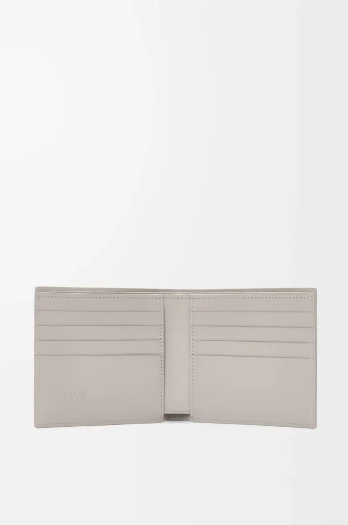 Cartera doble en piel de becerro satinada gris concha Cartera doble en piel de becerro satinada gris concha