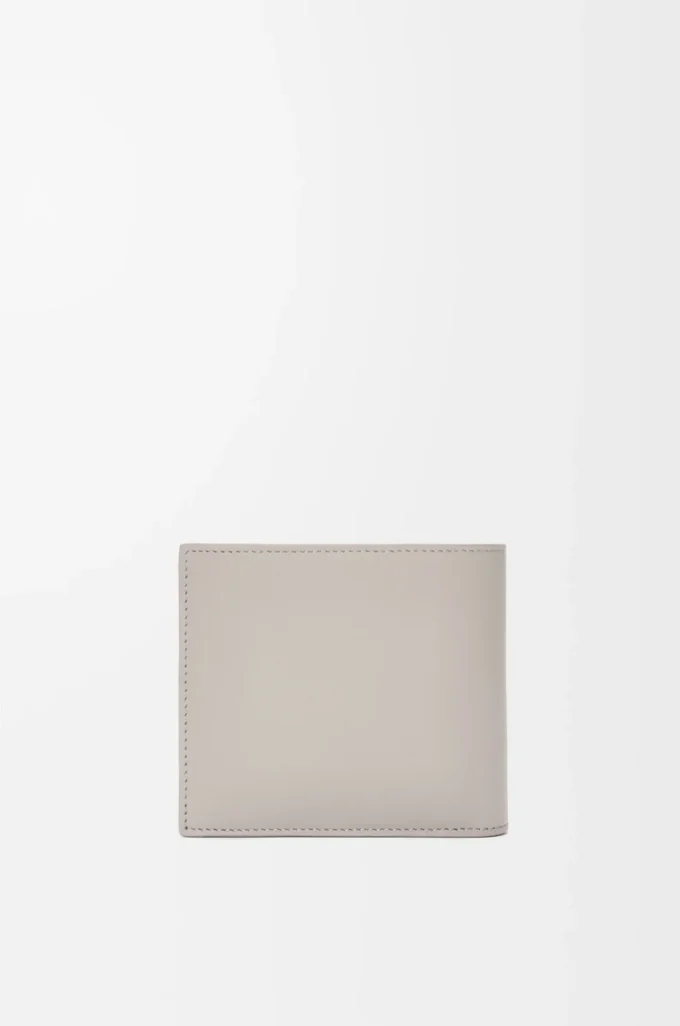 Cartera doble en piel de becerro satinada gris concha Cartera doble en piel de becerro satinada gris concha