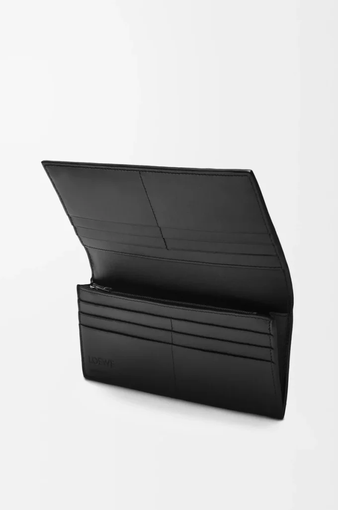 Cartera horizontal larga Puzzle en piel de becerro clásica.