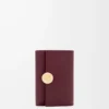 Cartera pequeña vertical Pebble en piel de becerro napa brillante color burdeos