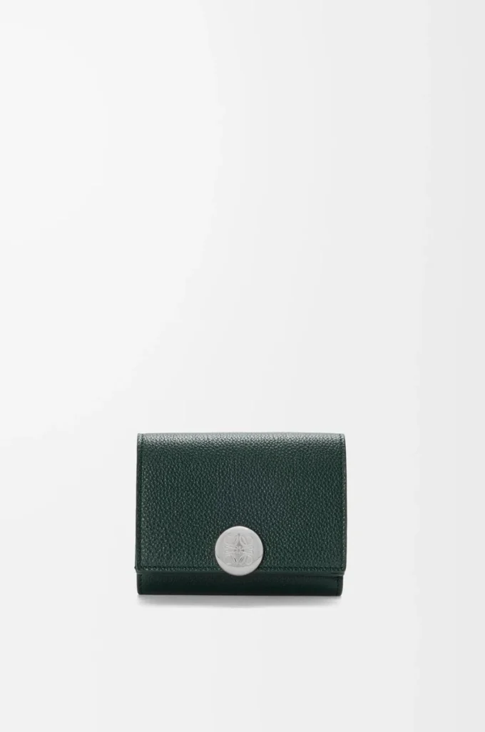 Cartera plegable de tres pliegues en piel de becerro granulada Pebble, color Sherwood