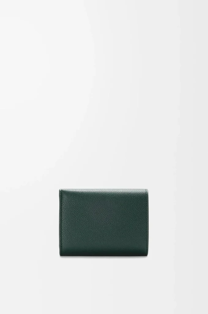 Cartera plegable de tres pliegues en piel de becerro granulada Pebble, color Sherwood