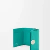 Cartera plegable de tres pliegues en piel de becerro granulado Pebble color aguamarina Cartera plegable de tres pliegues en piel de becerro granulado Pebble color aguamarina