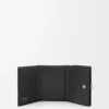 Cartera plegable de tres pliegues en piel de becerro granulado Pebble, color negro Cartera plegable de tres pliegues en piel de becerro granulado Pebble, color negro