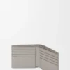 Cartera plegable en piel de becerro clásica texturizada Shell Grey Cartera plegable en piel de becerro clásica texturizada Shell Grey