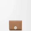 Cartera plegable Pebble en piel de becerro granulado color moca Cartera plegable Pebble en piel de becerro granulado color moca