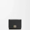 Cartera Puffer Anagram de tres pliegues en piel de becerro napa brillante, color negro