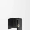 Cartera Puffer Anagram de tres pliegues en piel de becerro napa brillante, color negro
