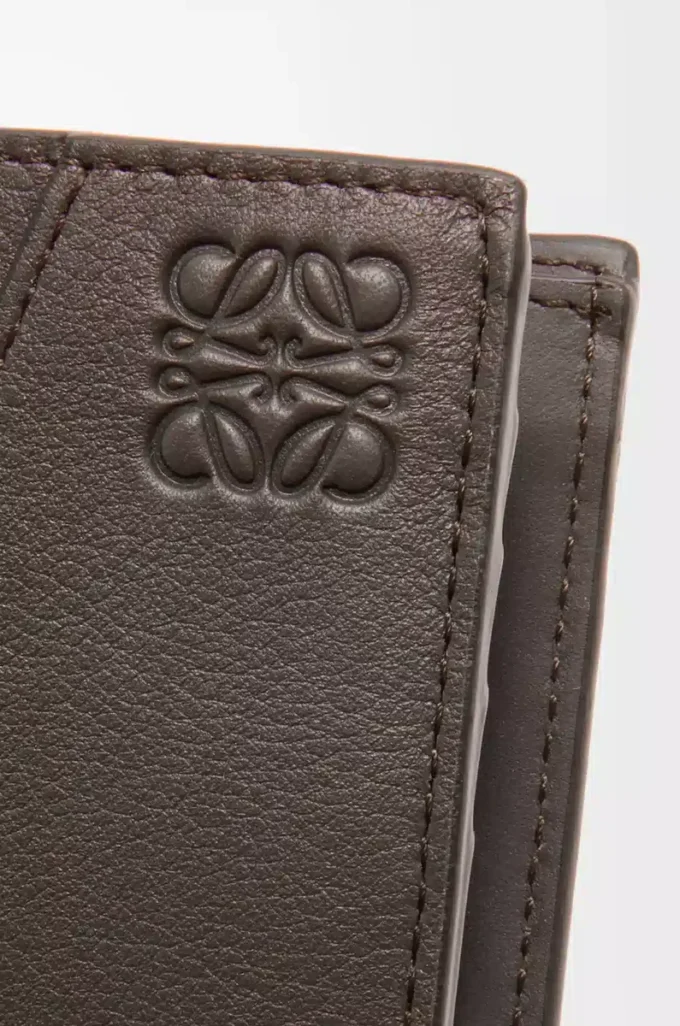Cartera Puzzle con doble pliegue en piel de becerro clásica gris oscuro Cartera Puzzle con doble pliegue en piel de becerro clásica gris oscuro