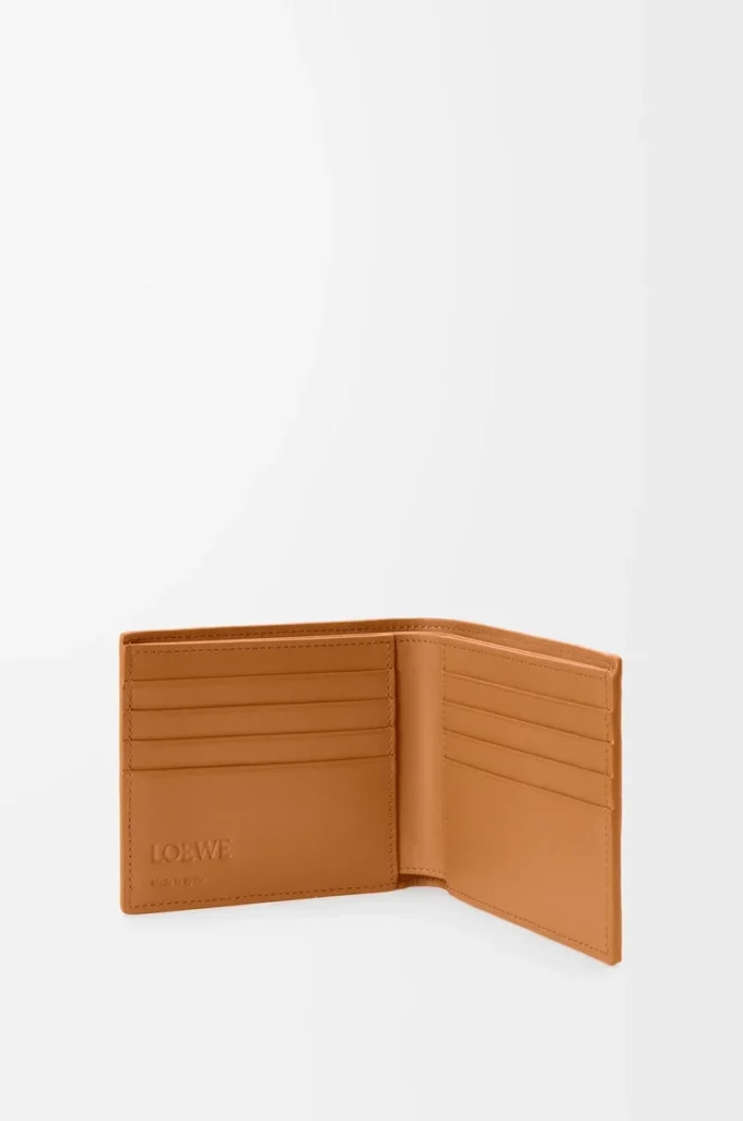 Cartera Puzzle de doble pliegue en suave piel de becerro granulada, color marrón claro cañón