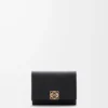 Cartera tríptica Anagram en piel de becerro granulada Black/Gold