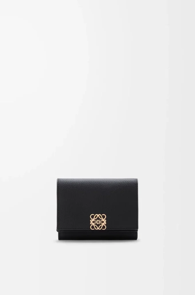 Cartera tríptica Anagram en piel de becerro granulada Black/Gold