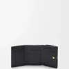 Cartera tríptica Anagram en piel de becerro granulada Black/Gold