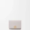 Cartera tríptica Anagram en piel de becerro granulada Light Ghost Grey