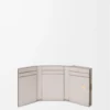 Cartera tríptica Anagram en piel de becerro granulada Light Ghost Grey