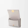 Cartera tríptica Anagram en piel de becerro granulada Light Ghost Grey