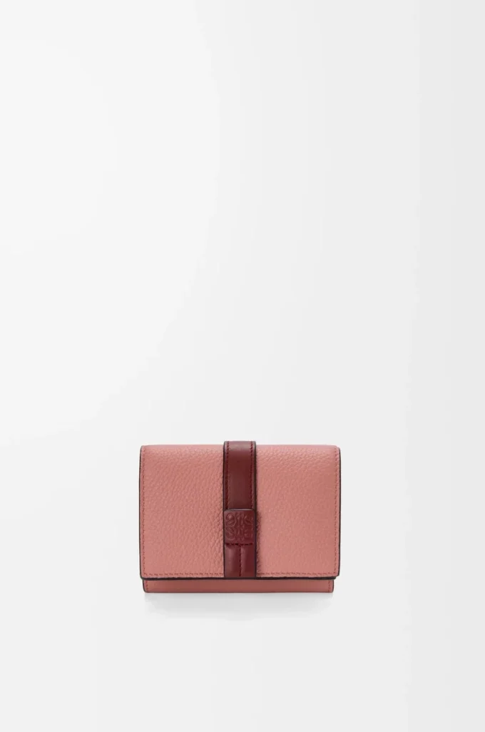 Cartera tríptica en piel de becerro granulada suave Blush/Mahogany