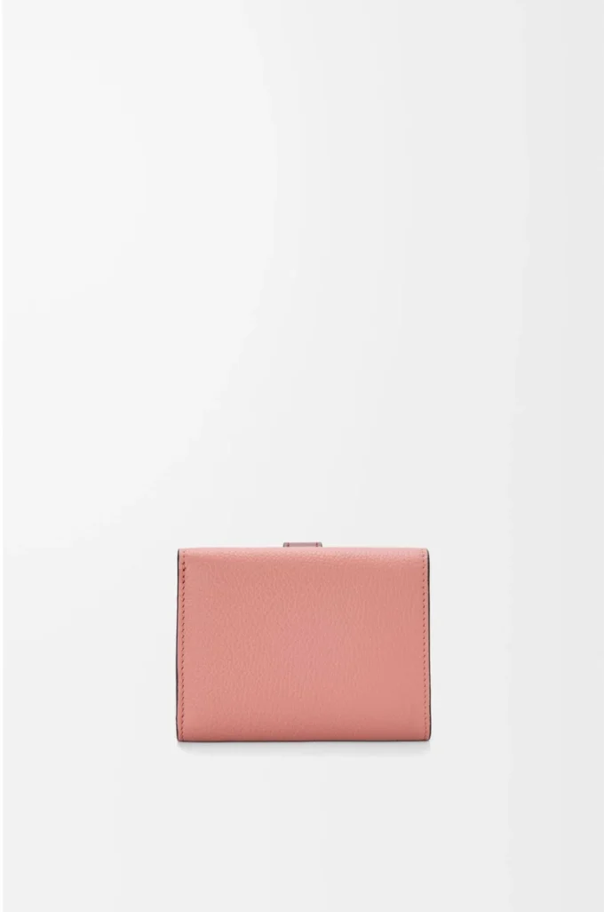 Cartera tríptica en piel de becerro granulada suave Blush/Mahogany