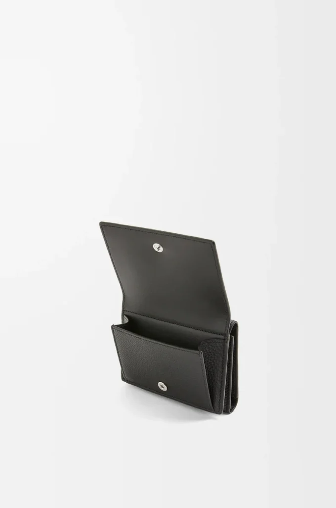 Cartera tríptica en piel de becerro granulada suave, color negro