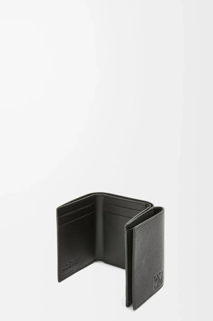 Cartera tríptica en piel de becerro granulada suave, color negro
