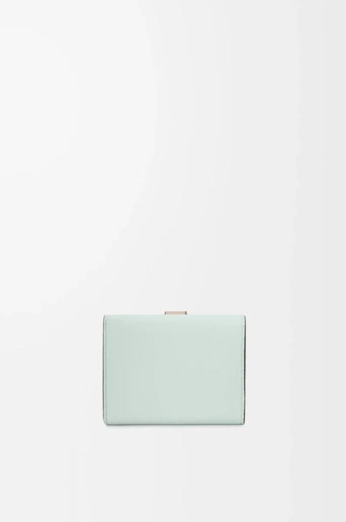 Cartera tríptica en piel de becerro granulada suave Frozen/Arcilla