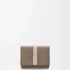 Cartera tríptica en piel de becerro granulada suave Taupe/Talc