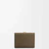 Cartera tríptica en piel de becerro granulada suave verde caqui oscuro/jengibre Cartera tríptica en piel de becerro granulada suave verde caqui oscuro/jengibre