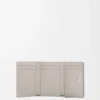 Cartera tríptica en piel de becerro satinada gris concha Cartera tríptica en piel de becerro satinada gris concha