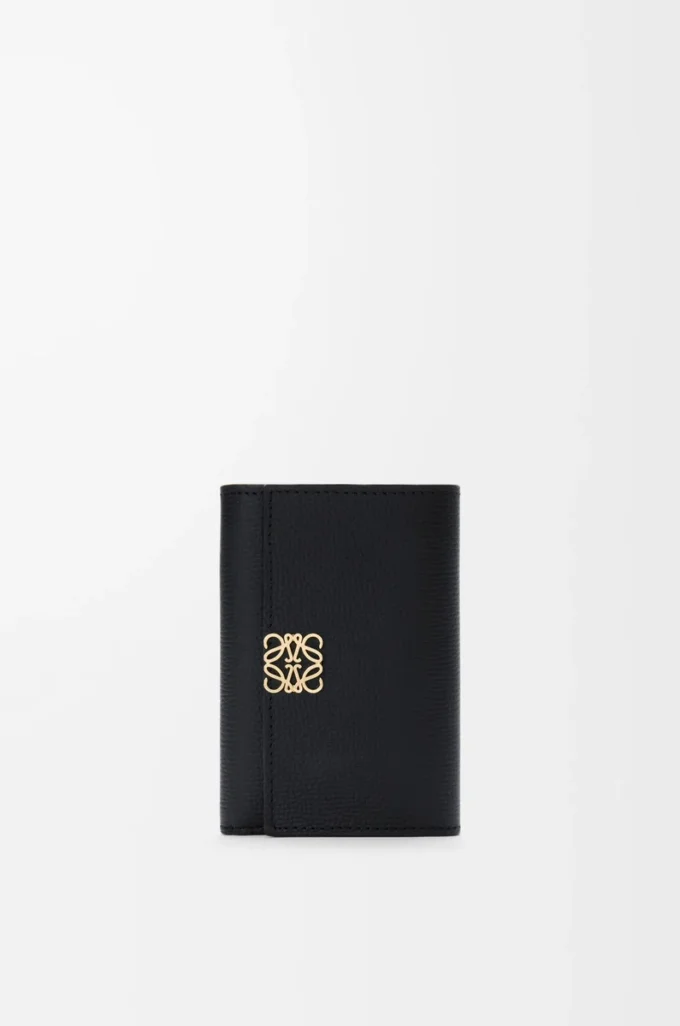 Cartera vertical pequeña Anagram en piel de becerro granulada Black/Gold Cartera vertical pequeña Anagram en piel de becerro granulada Black/Gold