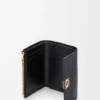 Cartera vertical pequeña Anagram en piel de becerro granulada Black/Gold Cartera vertical pequeña Anagram en piel de becerro granulada Black/Gold
