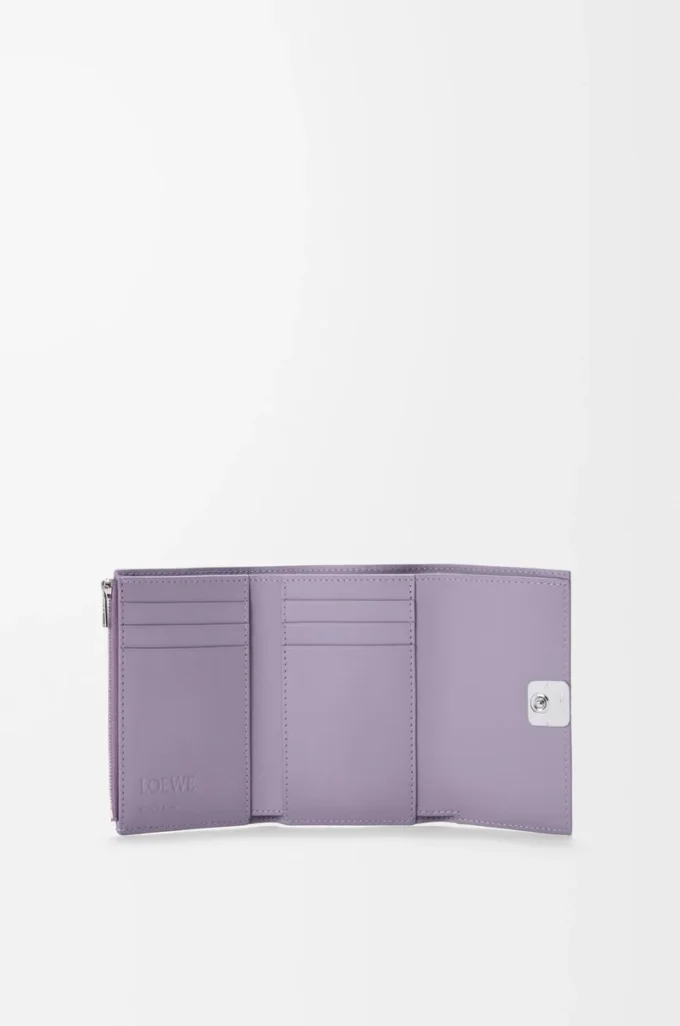 Cartera vertical pequeña Anagram en piel de becerro granulada Dirty Mauve Cartera vertical pequeña Anagram en piel de becerro granulada Dirty Mauve