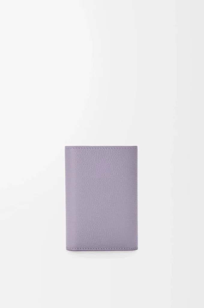 Cartera vertical pequeña Anagram en piel de becerro granulada Dirty Mauve Cartera vertical pequeña Anagram en piel de becerro granulada Dirty Mauve
