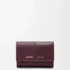Cartera vertical pequeña en piel de becerro lisa y granulada Dark Burgundy