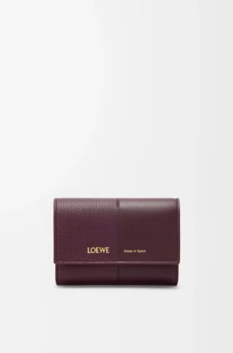 Cartera vertical pequeña en piel de becerro lisa y granulada Dark Burgundy