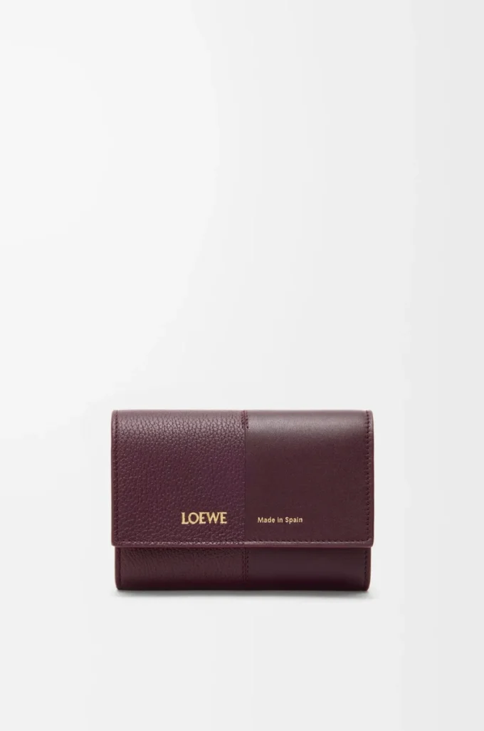 Cartera vertical pequeña en piel de becerro lisa y granulada Dark Burgundy