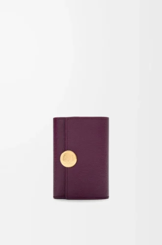 Cartera vertical pequeña Pebble en piel de becerro granulada color ciruela