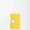 Cartera vertical pequeña Pebble en piel de becerro napa brillante Baby Corn