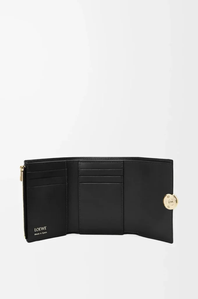 Cartera vertical pequeña Pebble en piel de becerro napa brillante Black