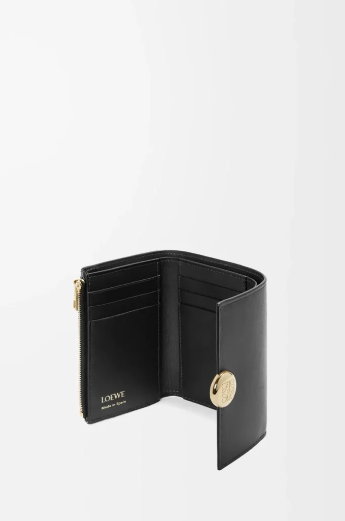 Cartera vertical pequeña Pebble en piel de becerro napa brillante Black