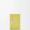 Cartera vertical pequeña Pebble en piel de becerro napa brillante Light Citrine Cartera vertical pequeña Pebble en piel de becerro napa brillante Light Citrine