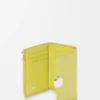 Cartera vertical pequeña Pebble en piel de becerro napa brillante Light Citrine Cartera vertical pequeña Pebble en piel de becerro napa brillante Light Citrine