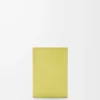 Cartera vertical pequeña Pebble en piel de becerro napa brillante Light Citrine Cartera vertical pequeña Pebble en piel de becerro napa brillante Light Citrine