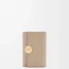 Cartera vertical pequeña Pebble en piel de becerro napa brillante Sand