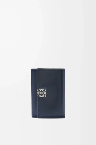 Cartera vertical pequeña Puffer Anagram en piel de becerro napa brillante azul marino oscuro