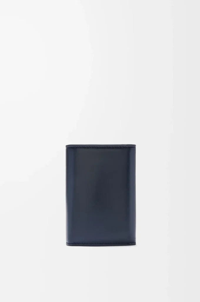Cartera vertical pequeña Puffer Anagram en piel de becerro napa brillante azul marino oscuro Cartera vertical pequeña Puffer Anagram en piel de becerro napa brillante azul marino oscuro